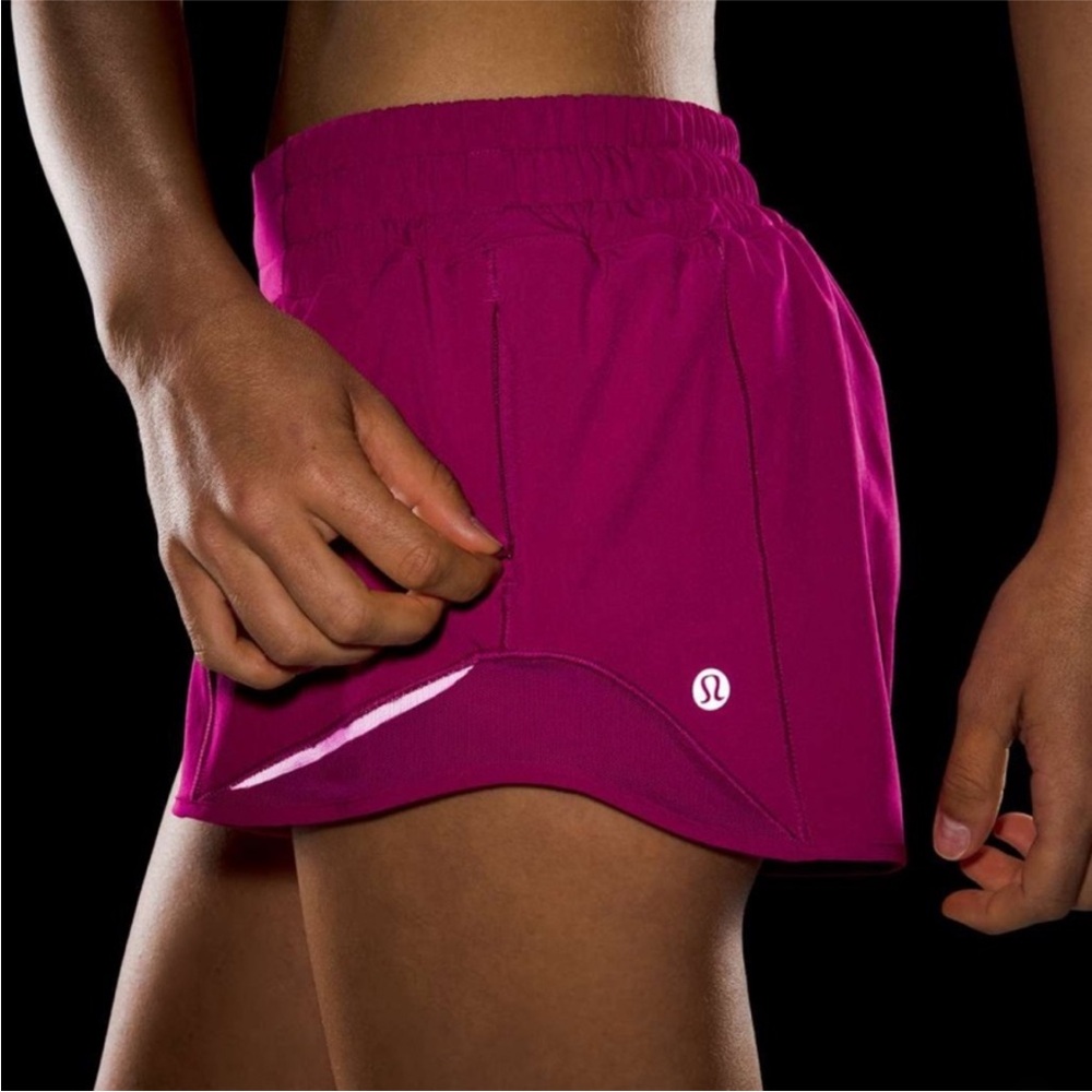 Lululemon Hotty Hot LR Shorts 2.5” Ripened Raspberry Size 12 NWT - Picture 5 of 10